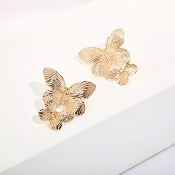 3/$30 💛🤍 Elegant Butterfly Metal Stud Earrings - Picture 2 of 7